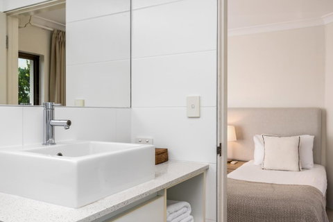 Bayview Beachfront Apartments, In Town Right On The Beach - Surfers Paradise Gold Coast 31