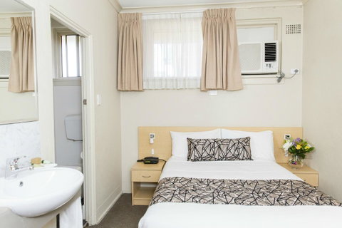 Bathurst Motor Inn - Surfers Paradise Gold Coast 23