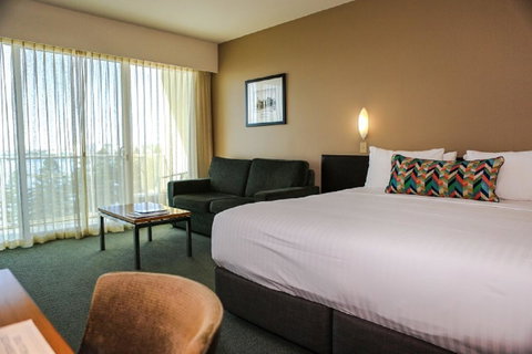 Port Lincoln Hotel - Surfers Paradise Gold Coast 9