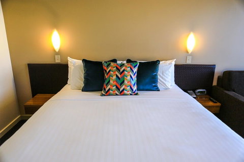 Port Lincoln Hotel - Surfers Paradise Gold Coast 10