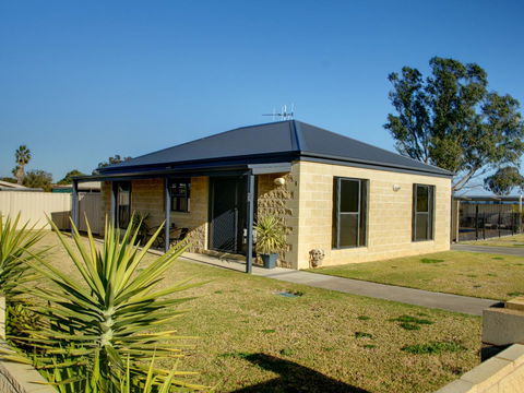 DBJ Holiday Units - Surfers Paradise Gold Coast 0