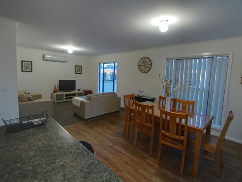 DBJ Holiday Units - Surfers Paradise Gold Coast 3