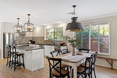 Adelaide Hills Retreats - Surfers Paradise Gold Coast 2
