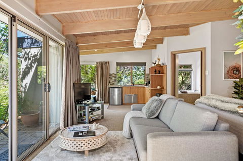 Adelaide Hills Retreats - Surfers Paradise Gold Coast 18