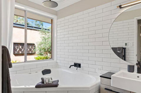 Adelaide Hills Retreats - Surfers Paradise Gold Coast 17