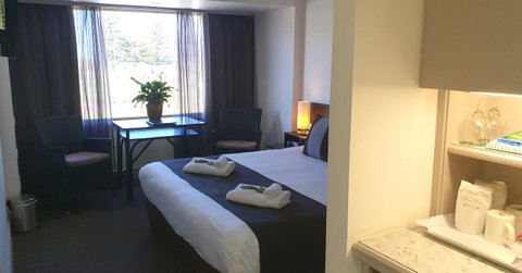 Nightcap At Hotel Victor - Surfers Paradise Gold Coast 1