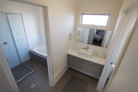 Villa Serra - Surfers Paradise Gold Coast 10