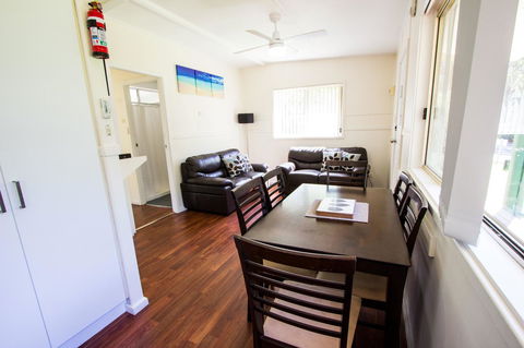 The Retreat Port Stephens - Surfers Paradise Gold Coast 6