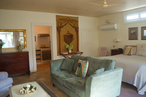 Athelney Cottage Bed And Breakfast - Surfers Paradise Gold Coast 4