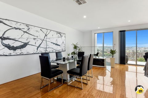 BENGALEE EXECUTIVE TOWNHOUSE- MODERN & STYLISH - Surfers Paradise Gold Coast 13