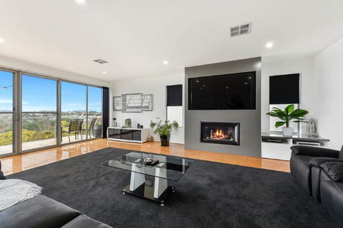 BENGALEE EXECUTIVE TOWNHOUSE- MODERN & STYLISH - Surfers Paradise Gold Coast 5
