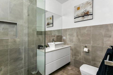 BENGALEE EXECUTIVE TOWNHOUSE- MODERN & STYLISH - Surfers Paradise Gold Coast 14