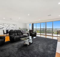 BENGALEE EXECUTIVE TOWNHOUSE- MODERN  STYLISH - Surfers Paradise Gold Coast
