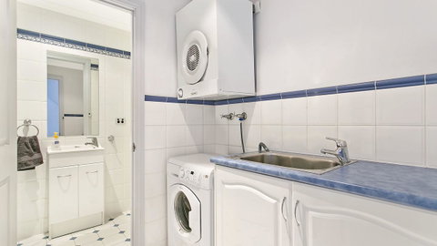 Salt Waterfront Apartment - Surfers Paradise Gold Coast 2