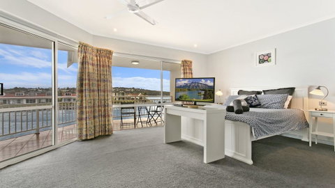 Salt Waterfront Apartment - Surfers Paradise Gold Coast 10