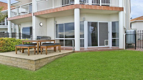 Salt Waterfront Apartment - Surfers Paradise Gold Coast 6