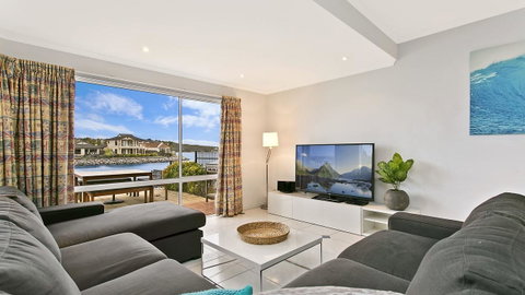 Salt Waterfront Apartment - Surfers Paradise Gold Coast 5
