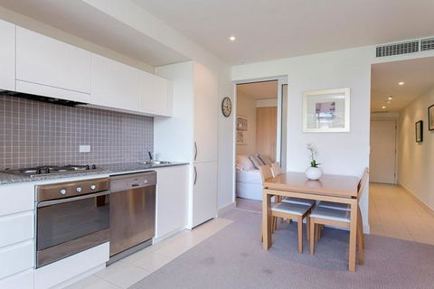 Glenelg Holiday Apartments-Pier - Surfers Paradise Gold Coast 2