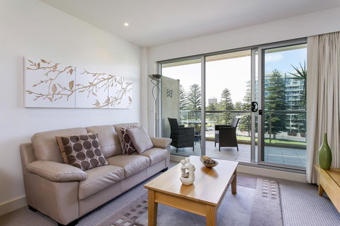 Glenelg Holiday Apartments-Pier - Surfers Paradise Gold Coast 3