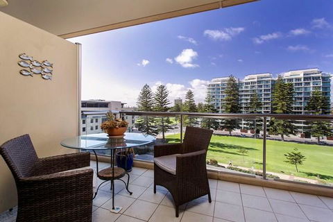 Glenelg Holiday Apartments-Pier - Surfers Paradise Gold Coast 6