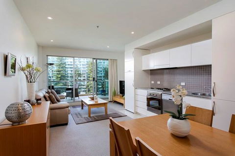 Glenelg Holiday Apartments-Pier - Surfers Paradise Gold Coast 1