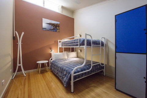 Port Lincoln Studio Apartments - Surfers Paradise Gold Coast 39