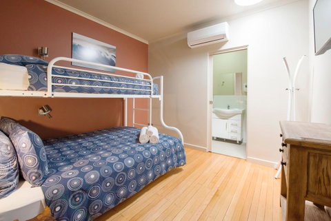 Port Lincoln Studio Apartments - Surfers Paradise Gold Coast 4