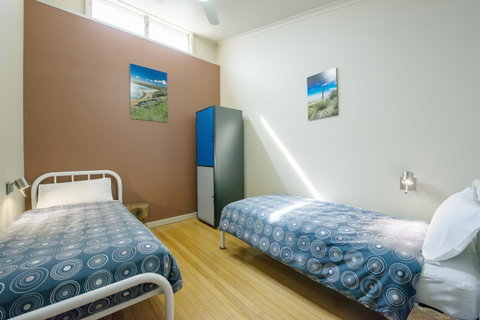 Port Lincoln Studio Apartments - Surfers Paradise Gold Coast 12