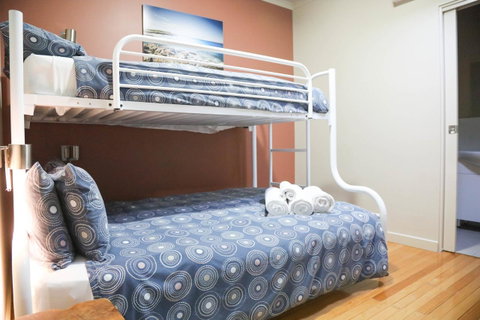 Port Lincoln Studio Apartments - Surfers Paradise Gold Coast 40
