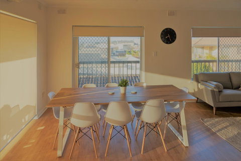Henley Beach South, Amazing Views, Huge Private Balcony! - Surfers Paradise Gold Coast 10