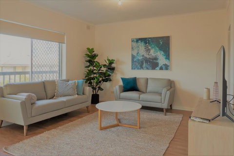 Henley Beach South, Amazing Views, Huge Private Balcony! - Surfers Paradise Gold Coast 2