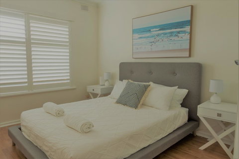 Henley Beach South, Amazing Views, Huge Private Balcony! - Surfers Paradise Gold Coast 1
