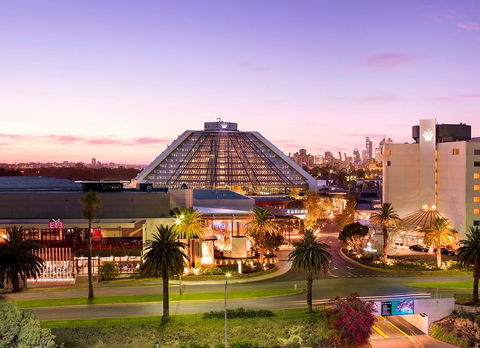 Crown Metropol Perth - Surfers Paradise Gold Coast 5