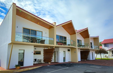 Pelicans Albany Middleton Beach - Surfers Paradise Gold Coast 1