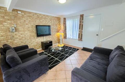 Pelicans Albany Middleton Beach - Surfers Paradise Gold Coast 29