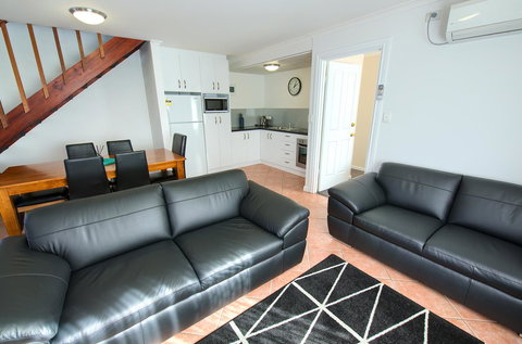 Pelicans Albany Middleton Beach - Surfers Paradise Gold Coast 44