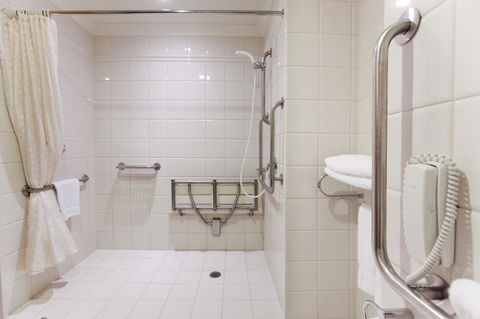 Duxton Hotel Perth - Surfers Paradise Gold Coast 4