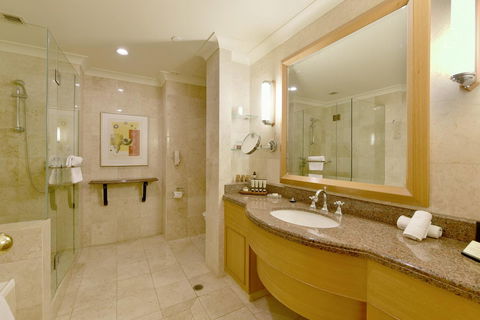 Duxton Hotel Perth - Surfers Paradise Gold Coast 18