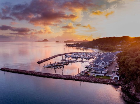 Anchorage Port Stephens - Surfers Paradise Gold Coast 2