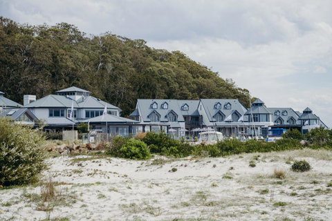 Anchorage Port Stephens - Surfers Paradise Gold Coast 4