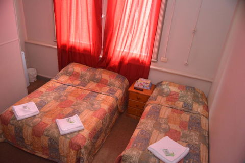 The Palace Hotel Kalgoorlie - Surfers Paradise Gold Coast 2