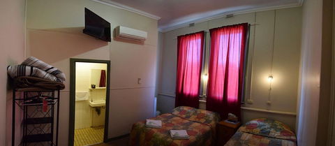 The Palace Hotel Kalgoorlie - Surfers Paradise Gold Coast 3