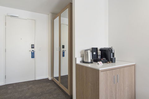 Metro Hotel Perth - Surfers Paradise Gold Coast 1