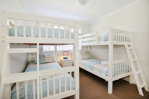 Calming Waters - Pet Friendly - Community Pool - Surfers Paradise Gold Coast 21