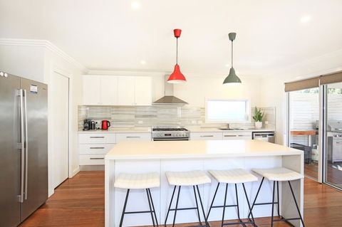 Calming Waters - Pet Friendly - Community Pool - Surfers Paradise Gold Coast 14