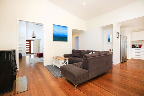Calming Waters - Pet Friendly - Community Pool - Surfers Paradise Gold Coast 10