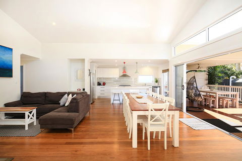 Calming Waters - Pet Friendly - Community Pool - Surfers Paradise Gold Coast 12