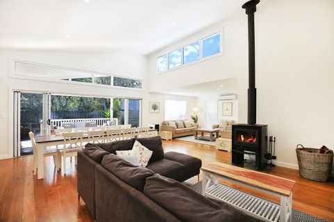 Calming Waters - Pet Friendly - Community Pool - Surfers Paradise Gold Coast 2