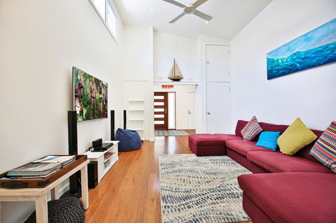 Calming Waters - Pet Friendly - Community Pool - Surfers Paradise Gold Coast 3