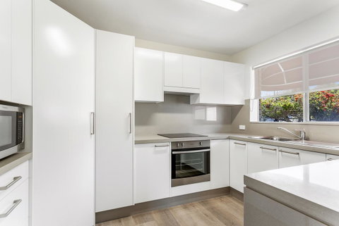 Laman Lodge, Unit 2, 15 Laman Street - Surfers Paradise Gold Coast 7
